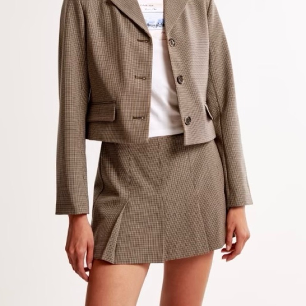 Mid Rise Wide Pleated Mini Skort